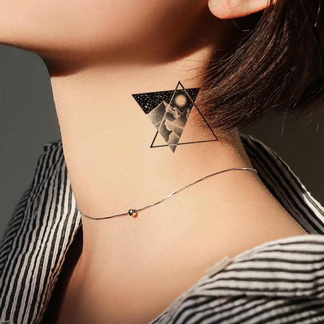 Tatuaże geometryczne na szyi kobiecy