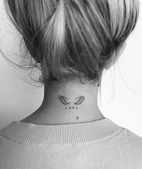 Tatuaże na szyi małe skrzydełka