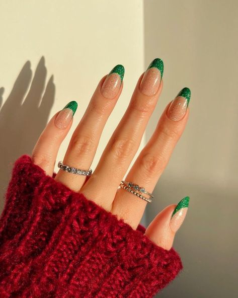 Zielone paznokcie na Wigilię french