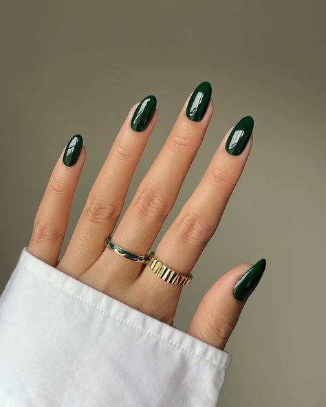 Zielone zimowe paznokcie długie