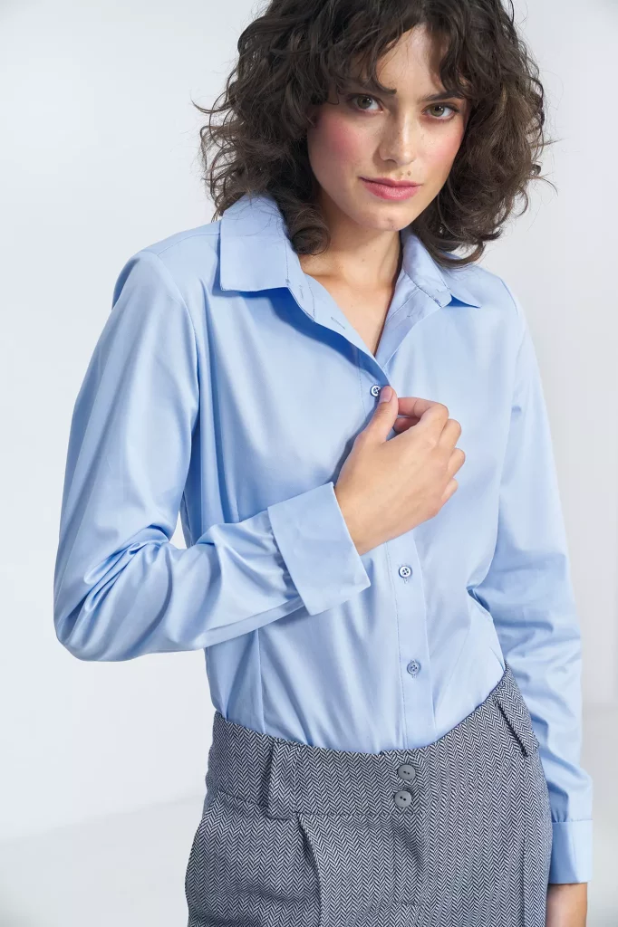 błękitna koszula damska do pracy