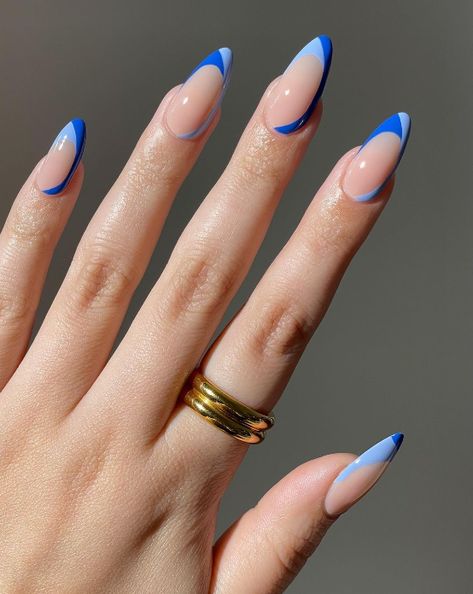 nowoczesny niebieski manicure