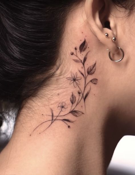 tatuaż na szyi kwiaty