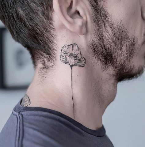 tatuaż szyja kwiat