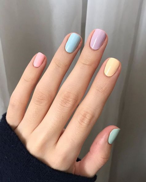 Kolorowe paznokcie pastelowe kwadratowe