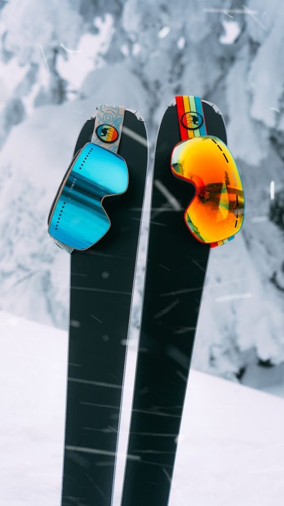 Okulary narciarskie i przeciwsłoneczne na narty