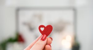 Paznokcie z serduszkiem - walentynkowe stylizacje manicure