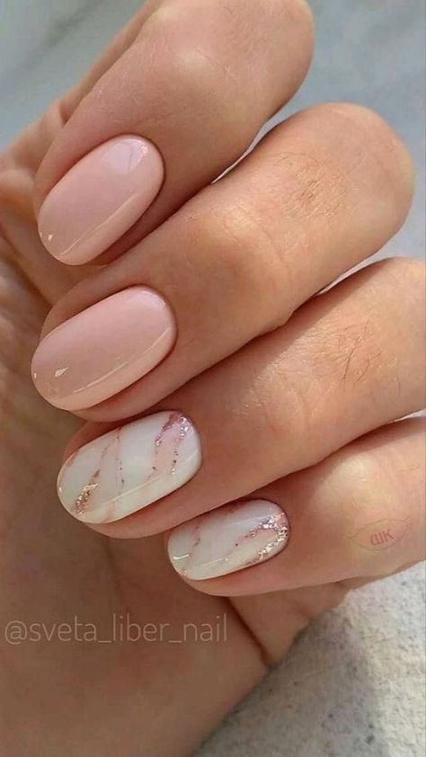 manicure marmurkowy pastelowy różowy