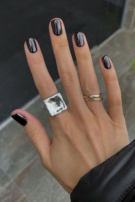 manicure metaliczny czarny