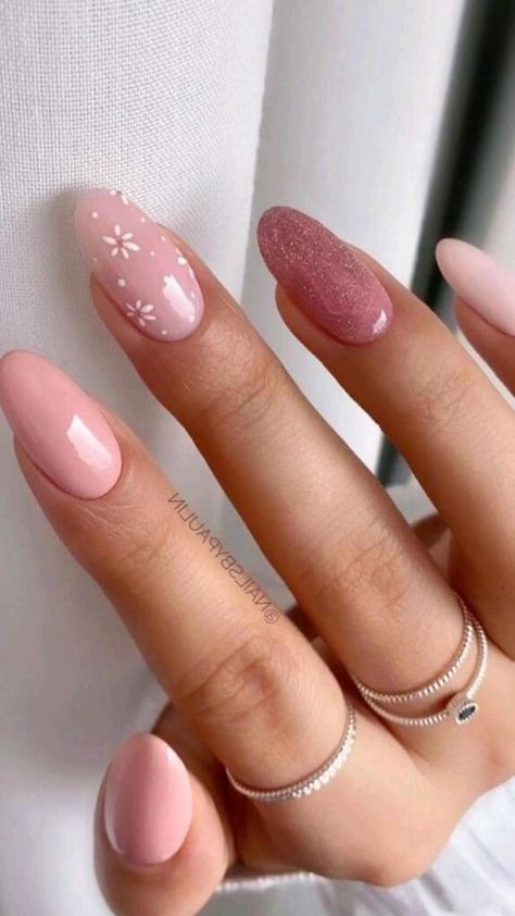 manicure pastelowy różowy