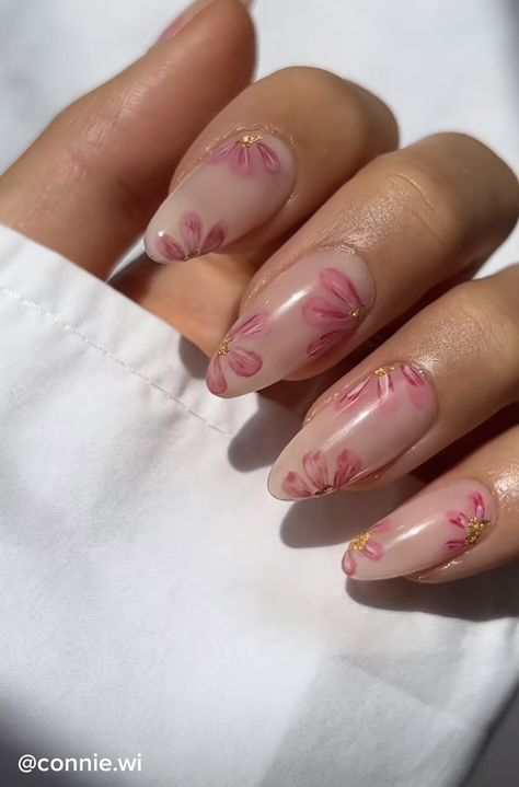 manicure wiosna 2024 z kwiatami różowe
