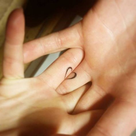 Tatuaże dla par mini serca