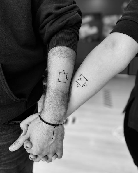 Tatuaże dla par puzzle na ręce