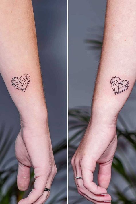 Tatuaże dla par serca na rękach
