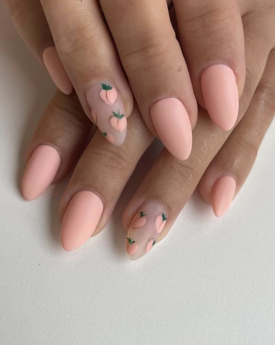 pastelowe paznokcie różowe na wiosnę z brzoskwinia