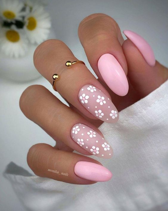 wiosenne paznokcie różowe pastelowe z kwiatkami