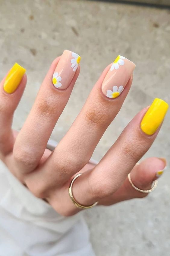 wiosenne paznokcie z kwiatkiem żółte