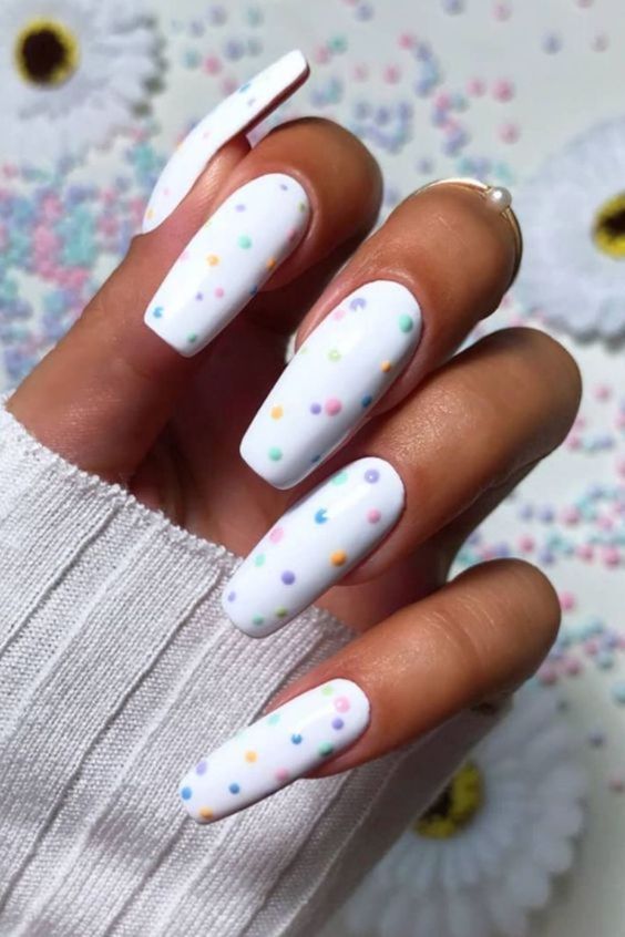 pastelowe kropki na paznokcieach jak zrobić