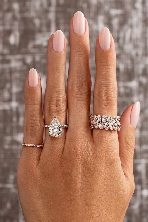 białe eleganckie paznokcie na wesele