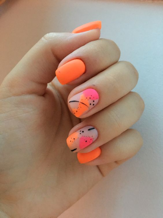 pomarańczowe neonowe paznokcie