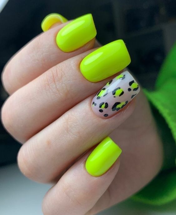 zielone paznokcie neonoy manicure