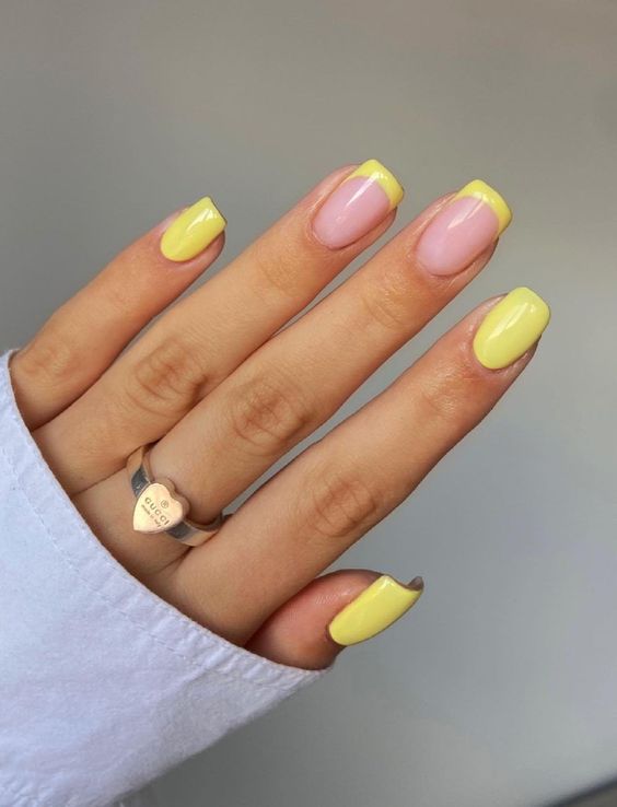 żółte paznokcie hybrydowe na wiosnę french