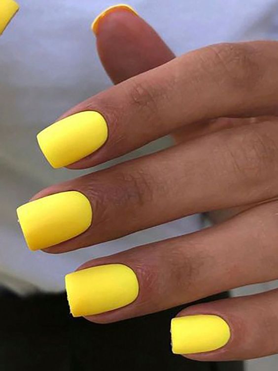 żółte paznokcie neonowe stylizacje
