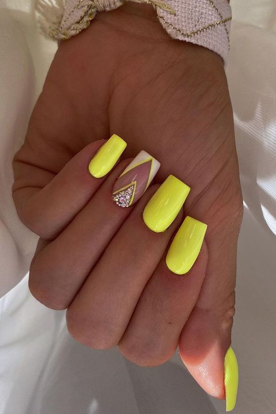 żółte paznokcie neonowe z wzorem