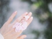 Manicure pastelowy róż - stylowe i eleganckie paznokcie