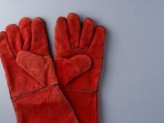 Jak wyprać zamszowe rękawiczki – kompletny poradnik Jak wyprać zamszowe rękawiczki - kompletny poradnik
